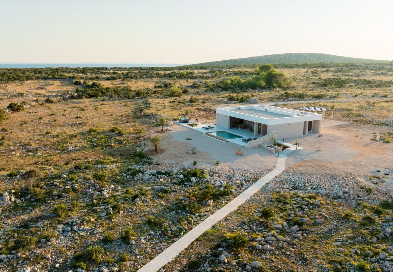 Villa in Košljun - Villa Salis with heated pool & sea view 