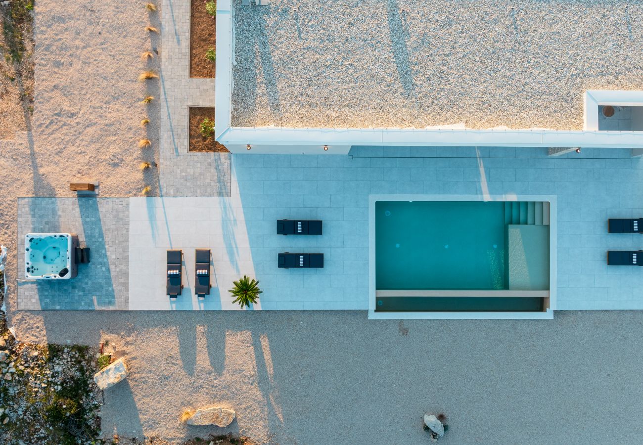 Villa in Košljun - Villa Salis with heated pool & sea view 
