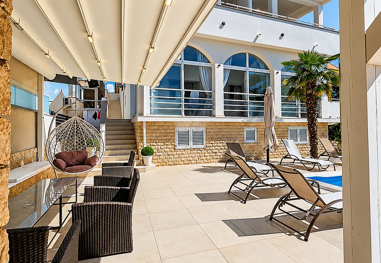 Apartment in Novalja - Superior Aurea apartment with heated pool 3